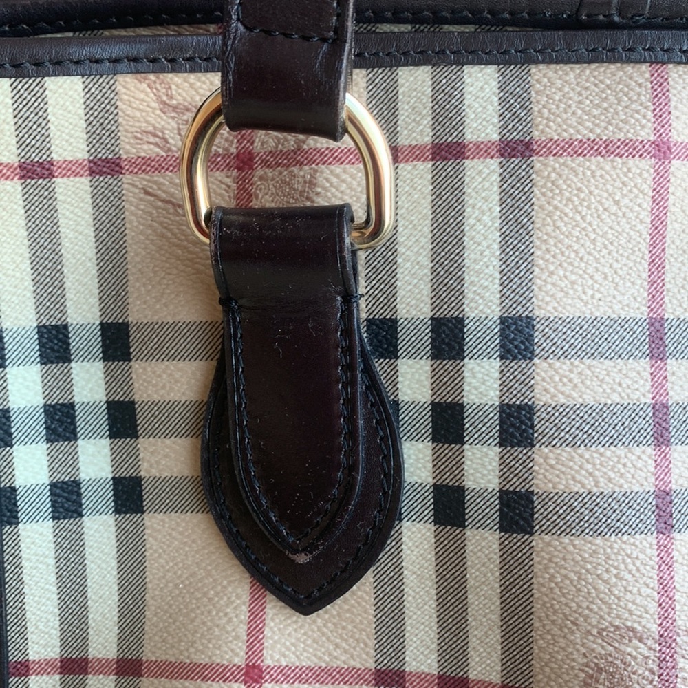 Classic Burberry Authentic Bag - Picture 12 of 15
